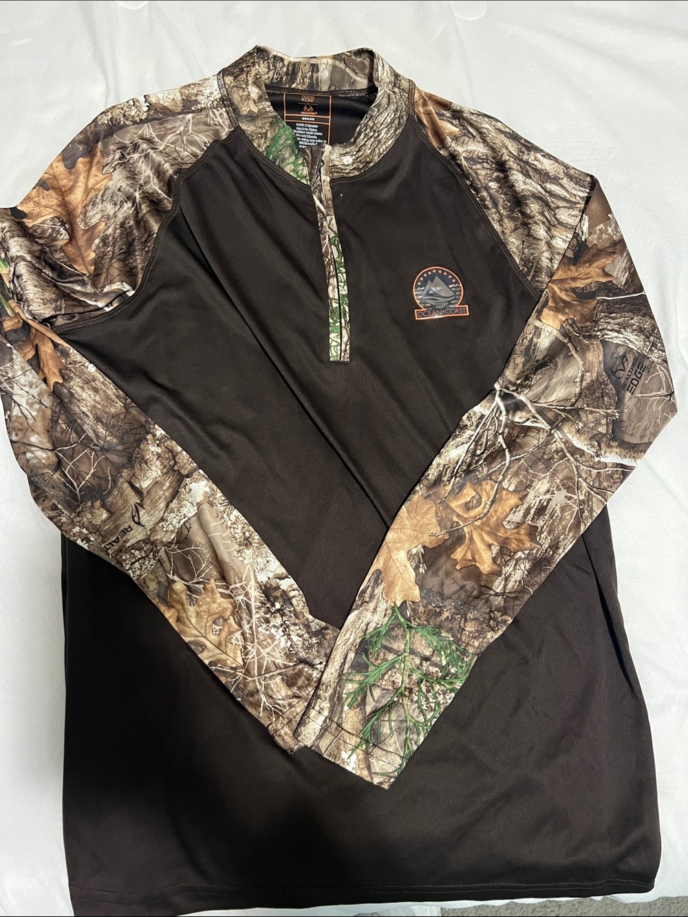 Realtree Men's Black & Camo Long-Sleeve Performance Shirt